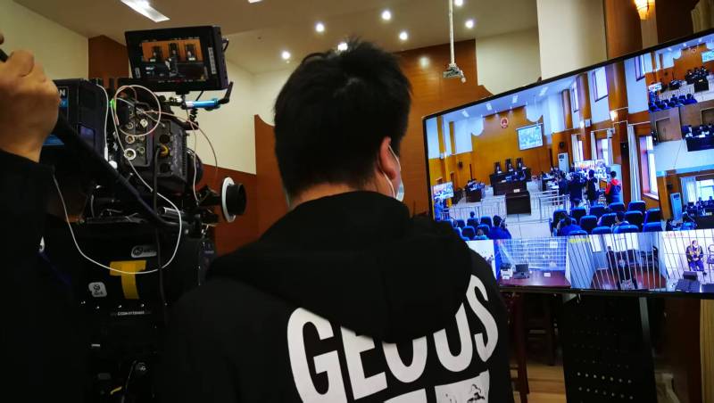 AI生成VS人工创意——凤翔县广告片拍摄公司的技术浪漫主义实践